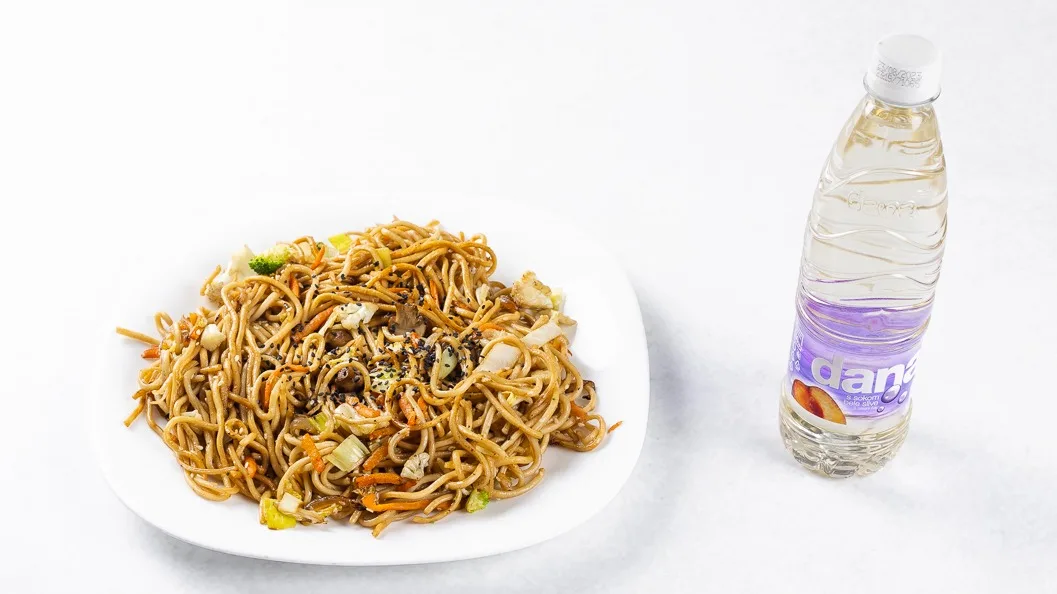 Chow Mein in pijača
