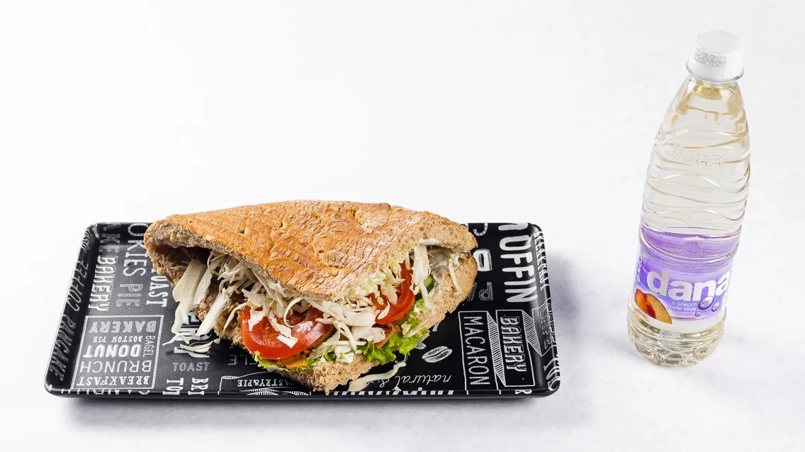 Vegbab s kruhom in pijača