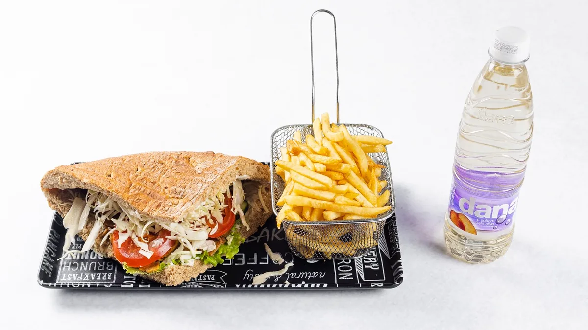 Vegbab s kruhom, krompirček in pijača