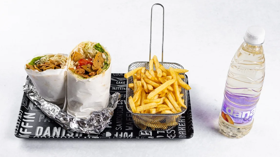 Vegbab s tortiljo, krompirček in pijača
