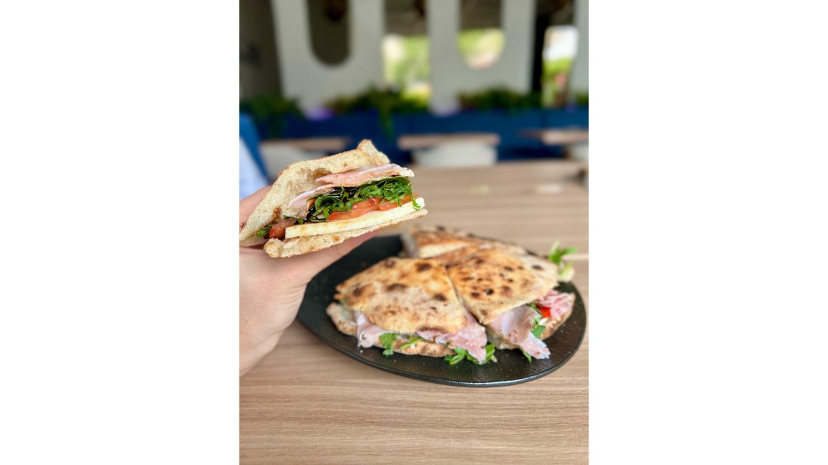 Focaccia Ripiena con Prosciutto Cotto