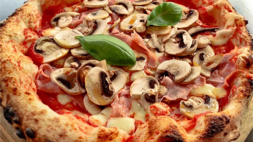 Pizza Prosciutto e Funghi