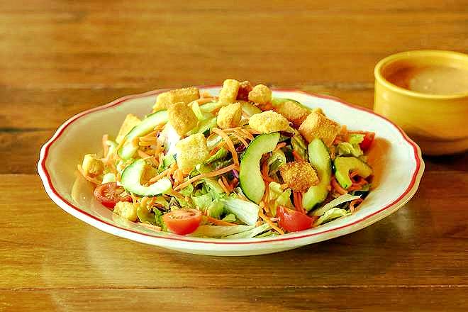 FAMILY HOUSE SALAD (Serves 4-6)