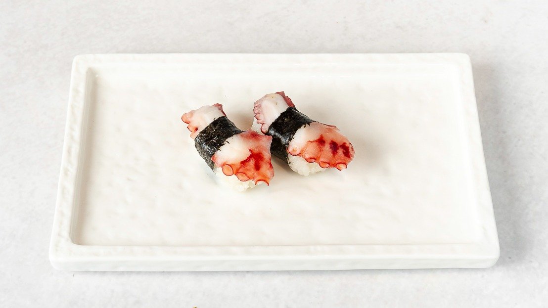 S15. Nigiri s hobotnico (2 kos)