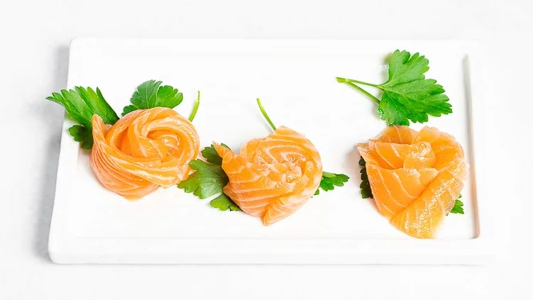 S9. Sashimi Salmon (12 kos)
