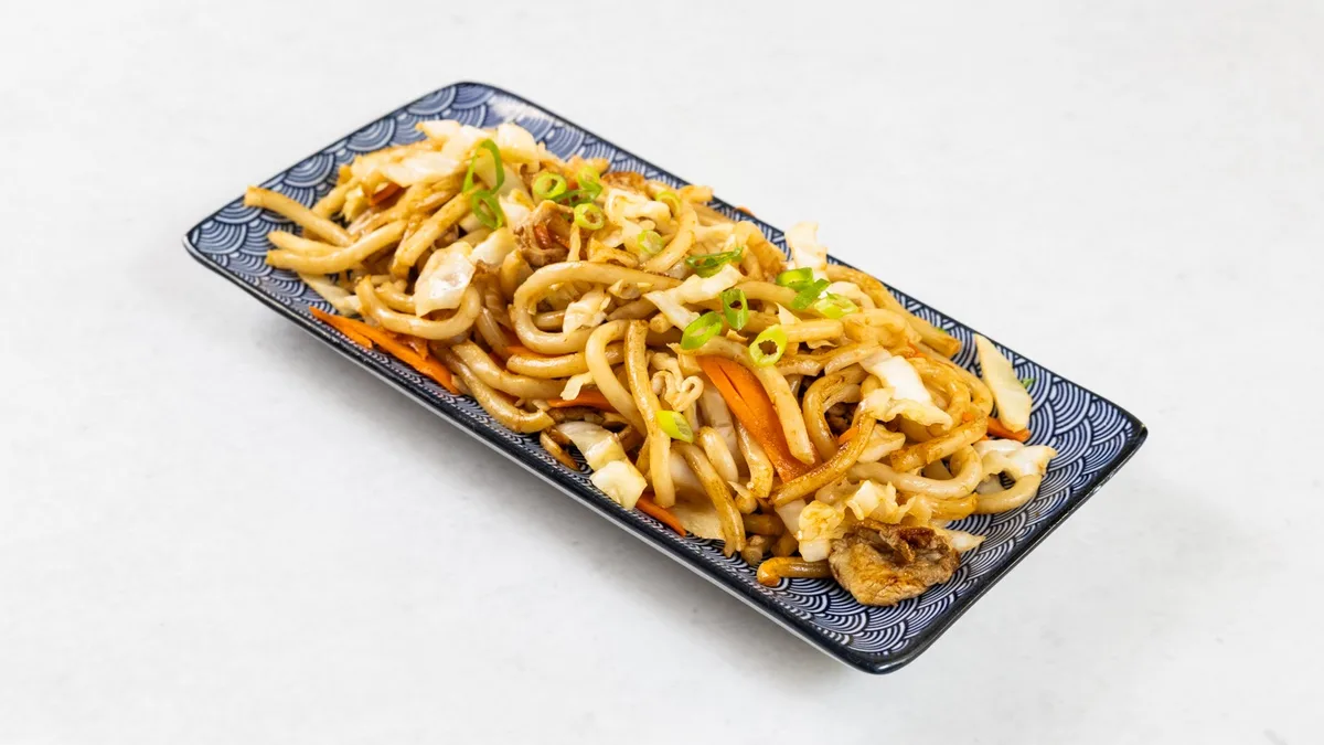Praženi udon rezanci