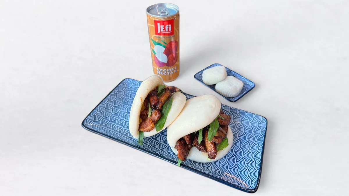 Rou Jia Mo (2 kos), mochi (2 kos) in pijača po izbiri
