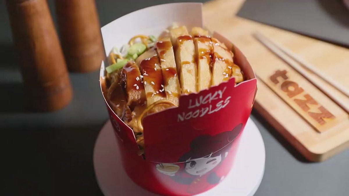 Noodles de grau cu Pui crispy, legume și sos Teriyaki