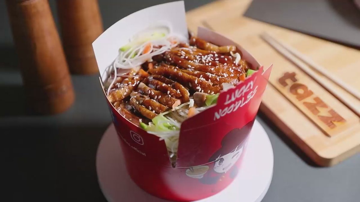 Noodles de orez cu Rață crispy, legume și sos Teriyaki