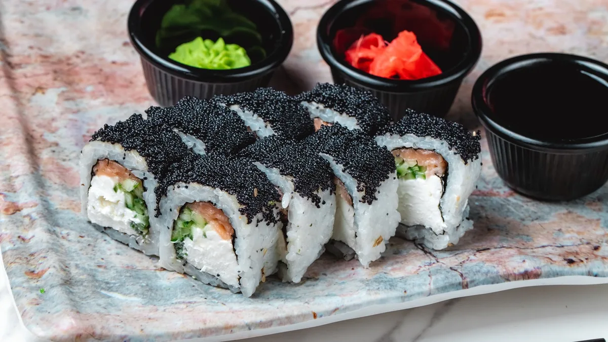Kaliforniya Roll Qızılbalıq ilə