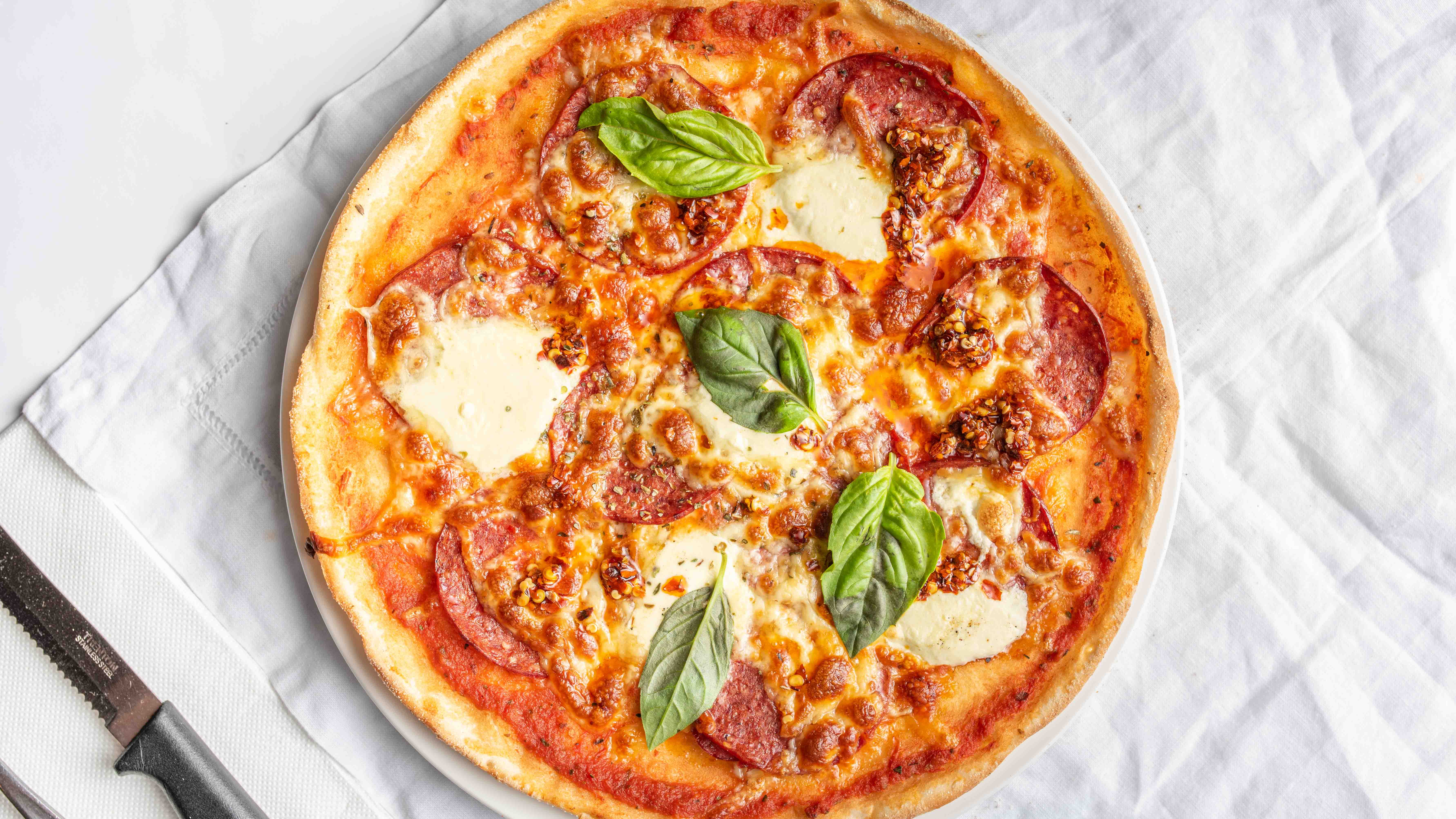 Salame Pizza