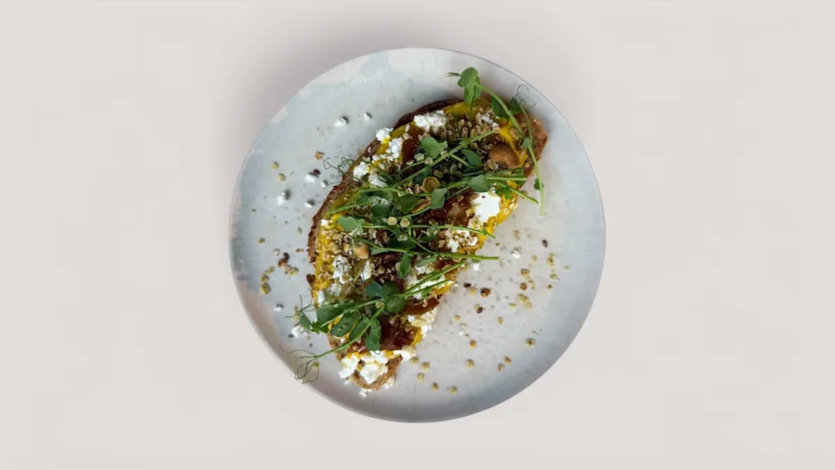 Hummus auf Sauerteig