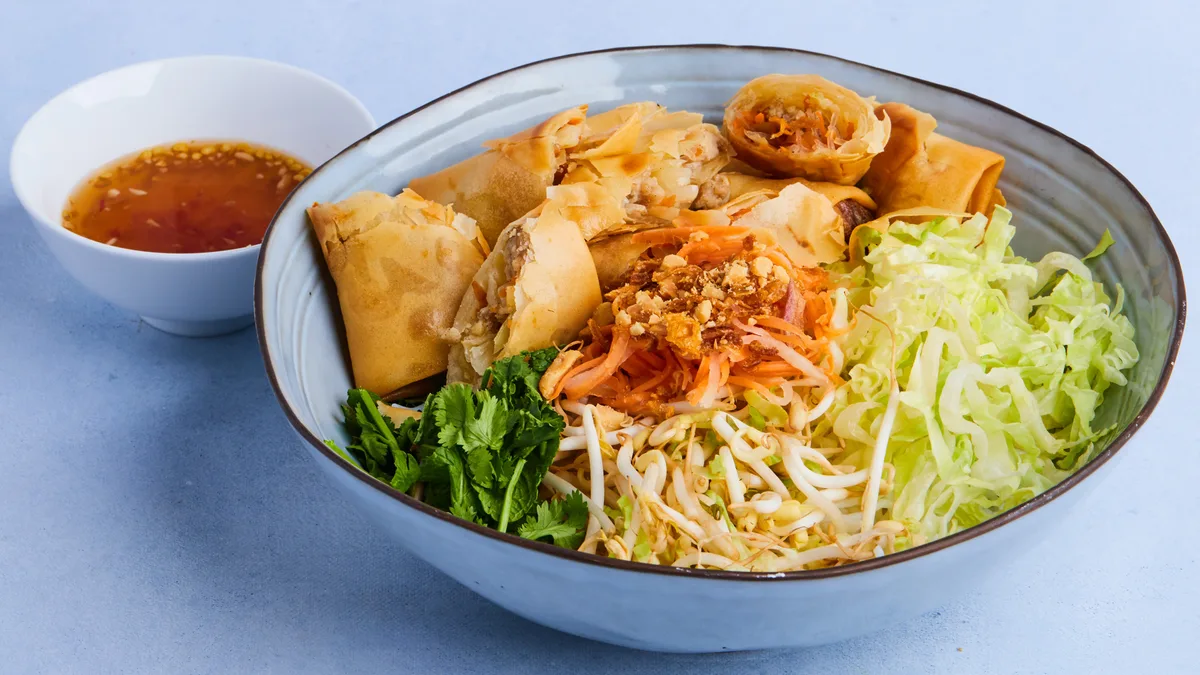 57. Vårrullnudler ( Bún Chả Giò)
