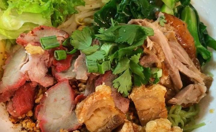 S8. Jade Noodle with 3 BBQ Pork / Crispy Pork / Roasted Duck