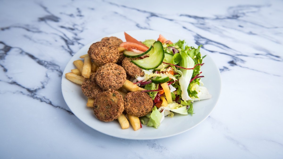 Falafel fokhagymás zöld fűszeres joghurtos öntettel