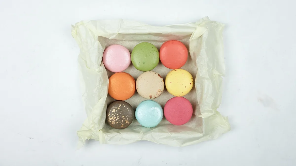 Mix Macarons box 9ks
