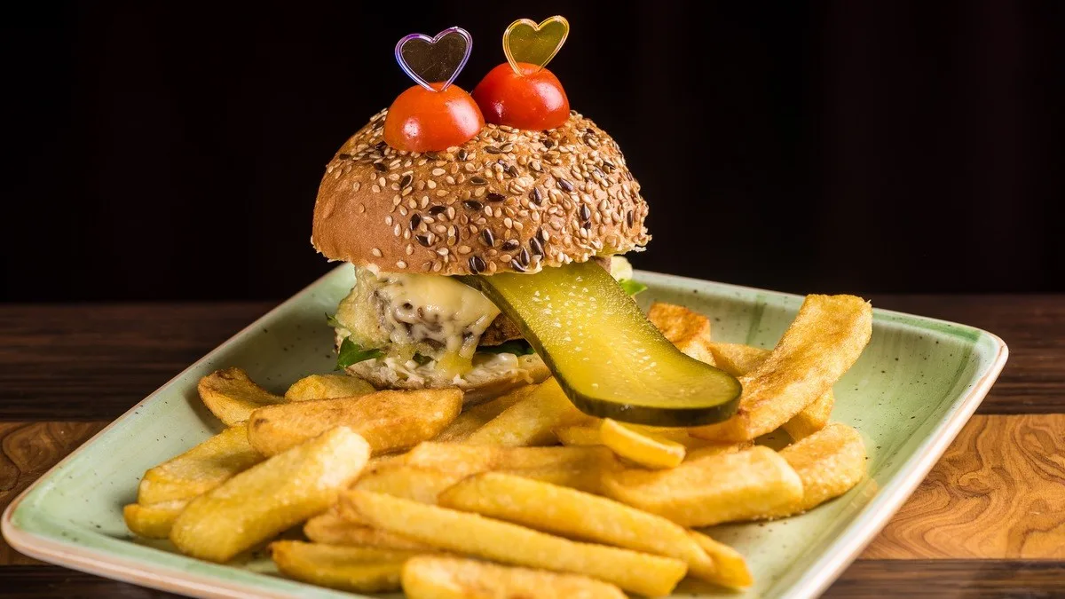 Lasteburger ja friikartulid