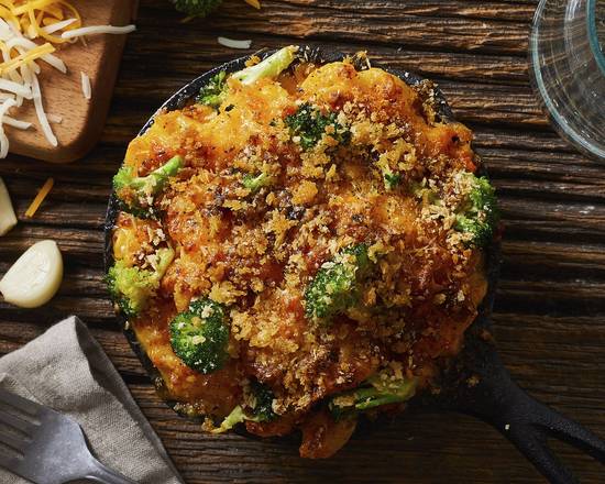 Mac and Cheese with Garlic and Broccoli