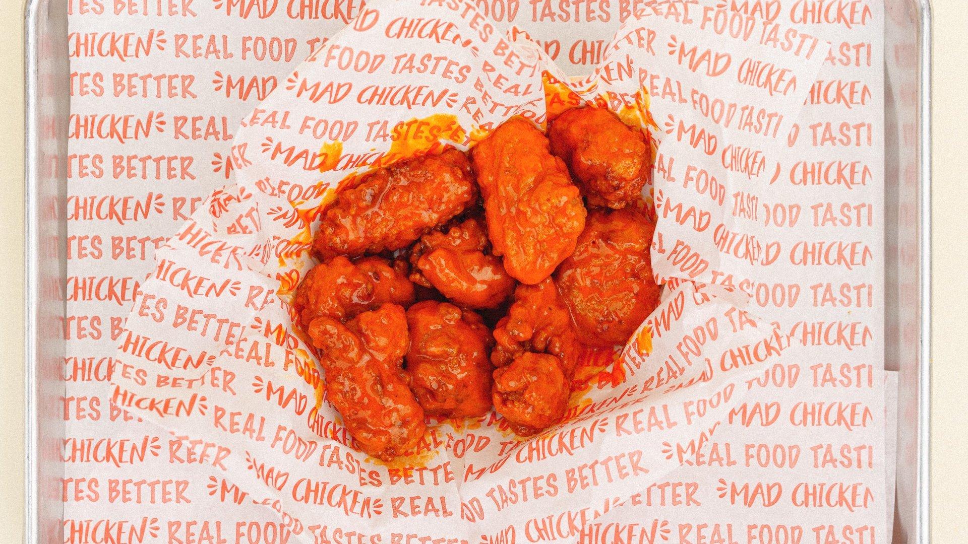 .6 BONELESS WINGS