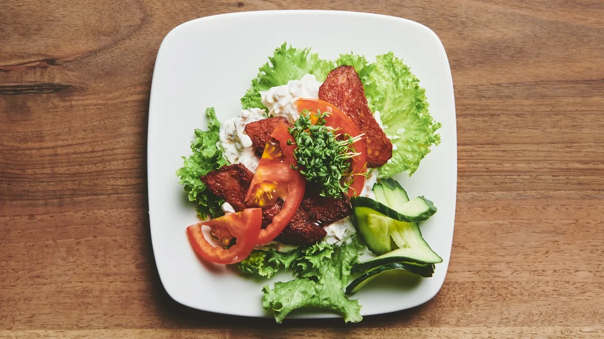 Luksus hønsesalat på franskbrød
