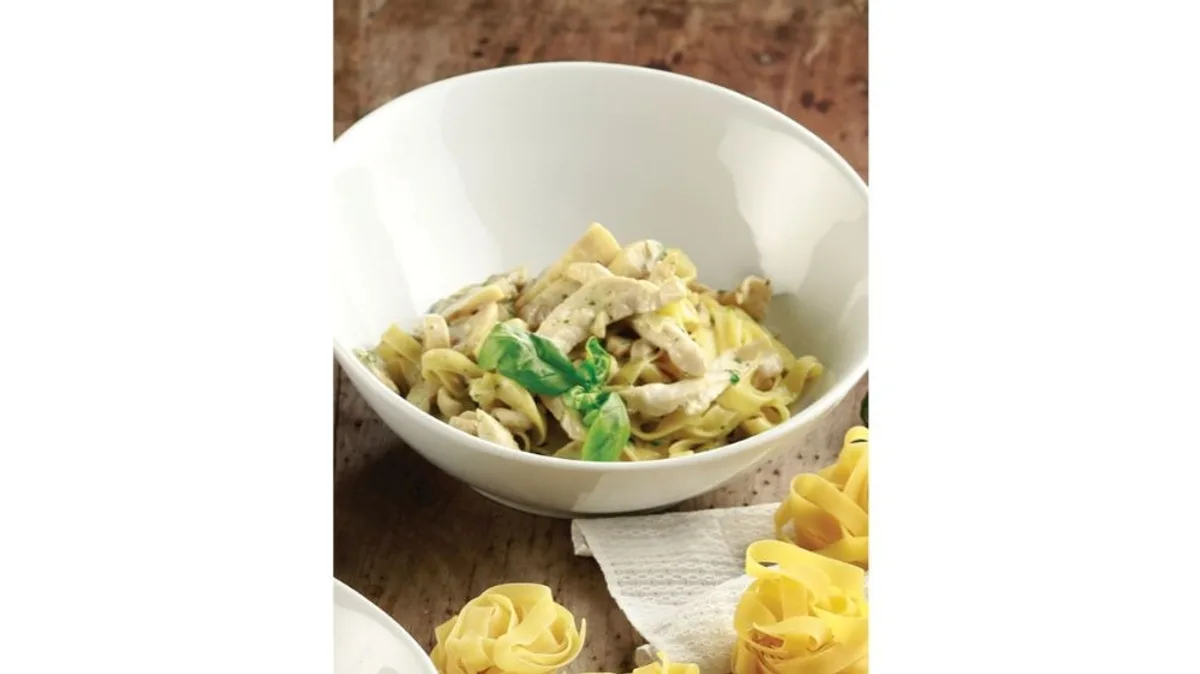 Fettuccine Alfredo с курицей с грибами
