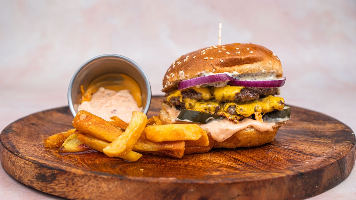 Single smash cheeseburger