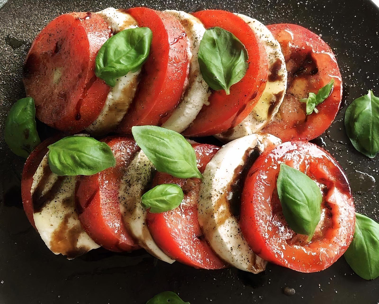 Caprese Salad (Large)