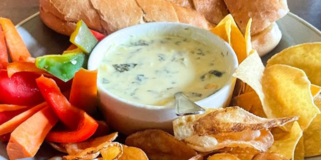 Hot Spinach and Artichoke Dip