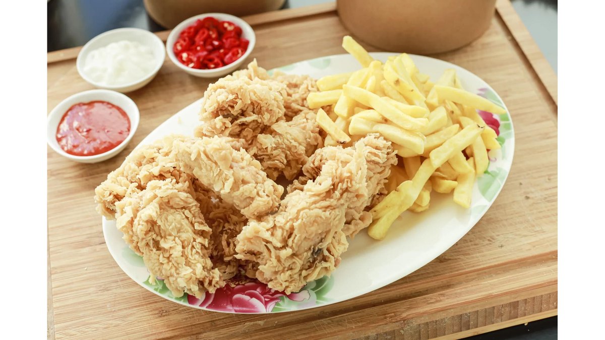 Magic crispy bucket cu cartofi si sos