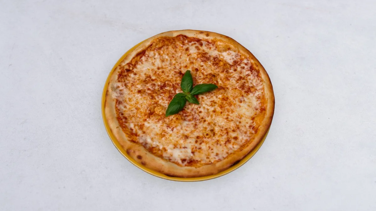 Pizza 30 cm + frytki + Pepsi 0,3 l + sos