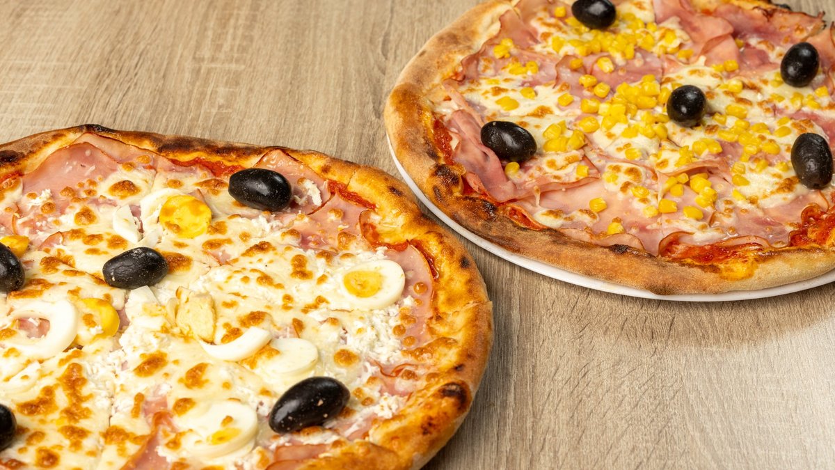 Pizza Napoletana 1+1 (+ 1 doza pepsi gratuit)