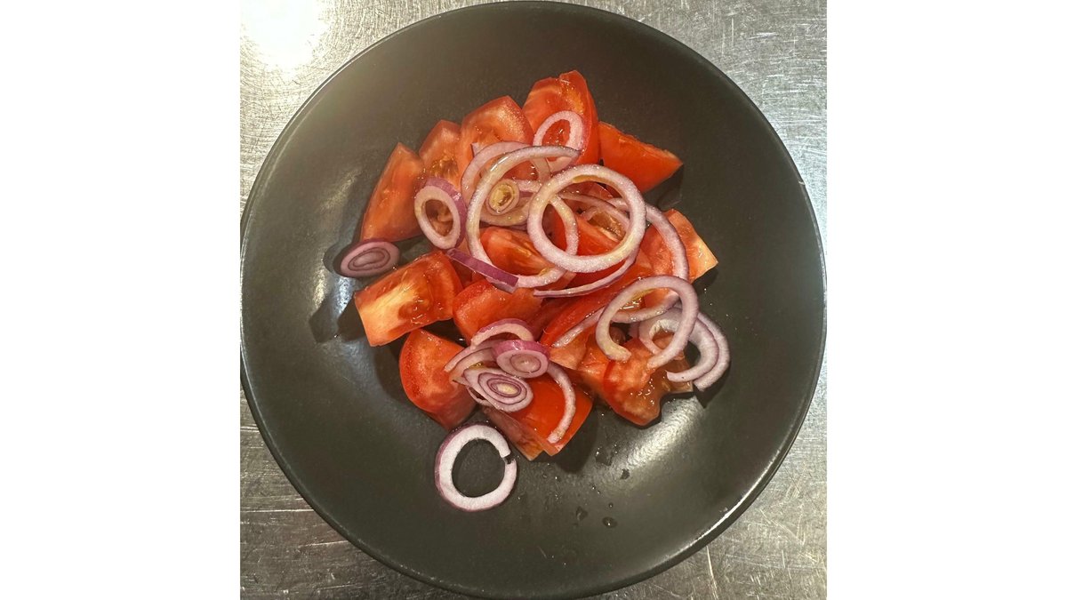 Salată de ceapă roșie