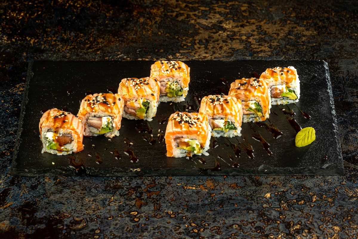 Flamed Salmon Roll