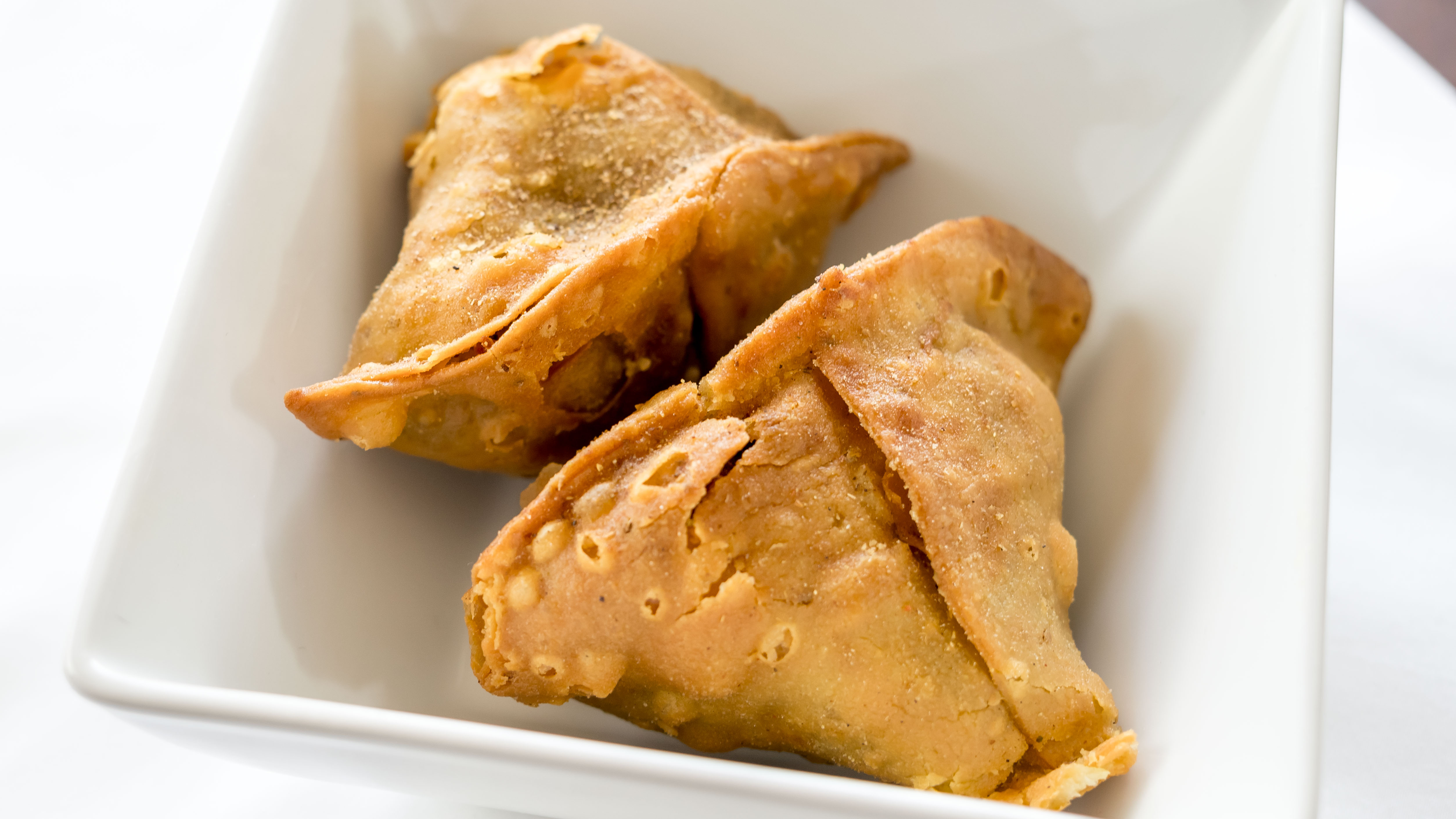 3. Vegetable Samosa (2 Pieces)