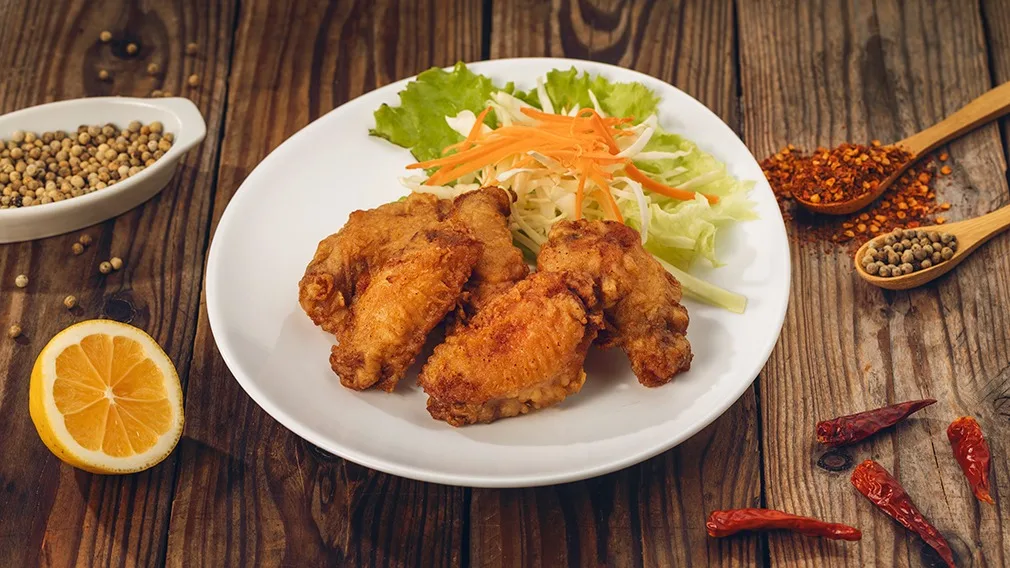 Fried Chicken Wings (ปีกไก่ทอด)