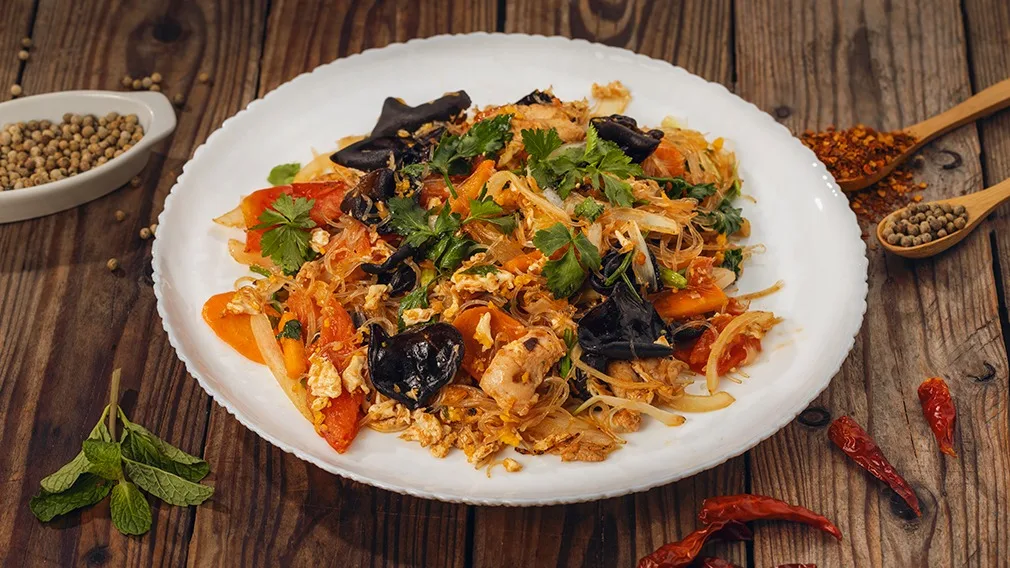Fried Glass Noodles (ผัดวุ้นเส้น)