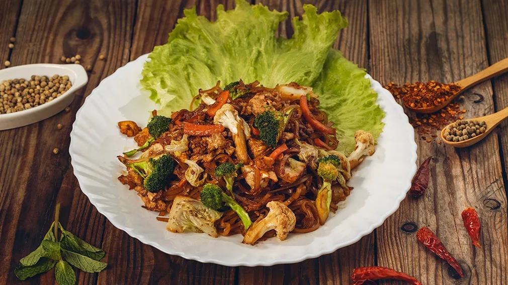 Pad See Ew (ก๋วยเตี๋ยวผัดชีอิ้ว)