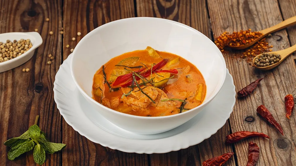 Red Curry (แกงแดง)ผัก-ไก่-เนื้อ-หมู
