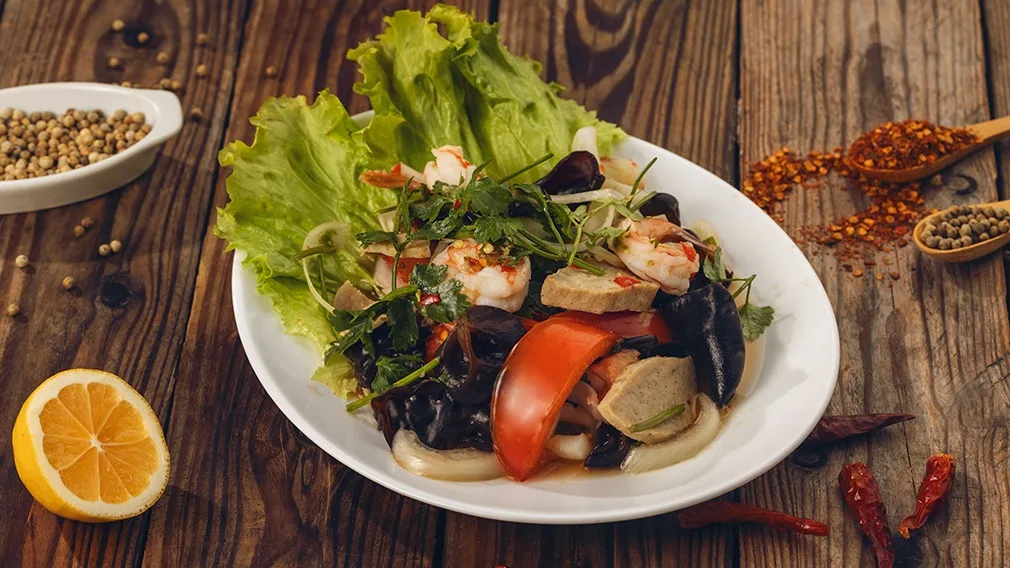 Seafoods Mix Salad (ยำทะเล)