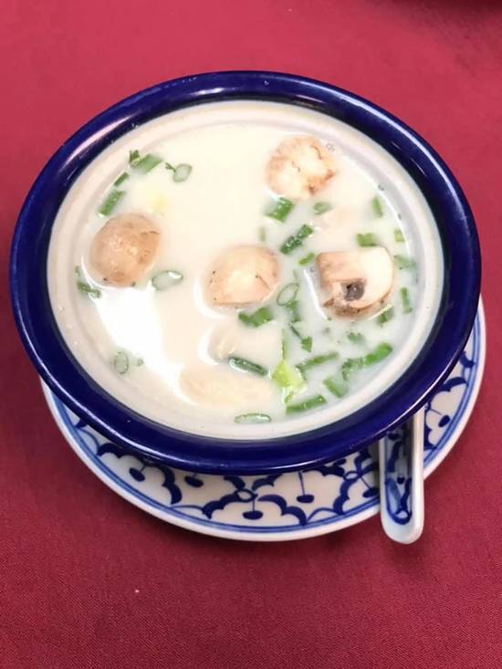 S3. . Tom Kha