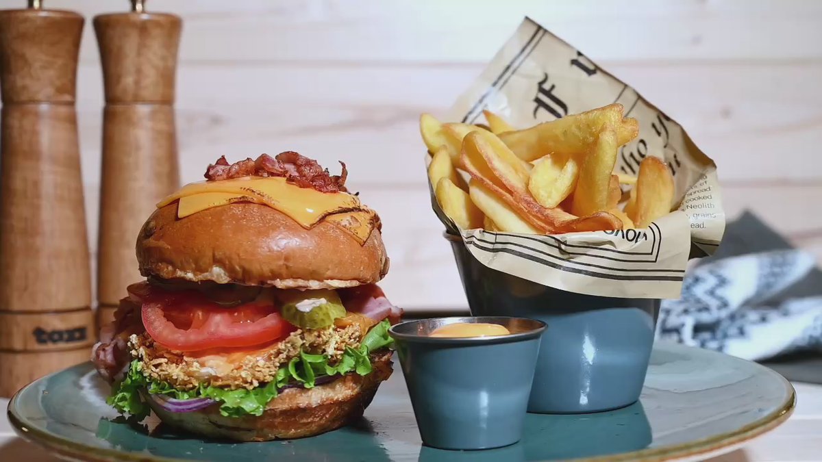 Burger cu pui crispy si cartofi