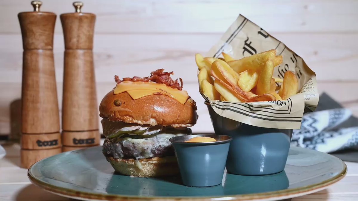 Burger MOST WANTED si cartofi