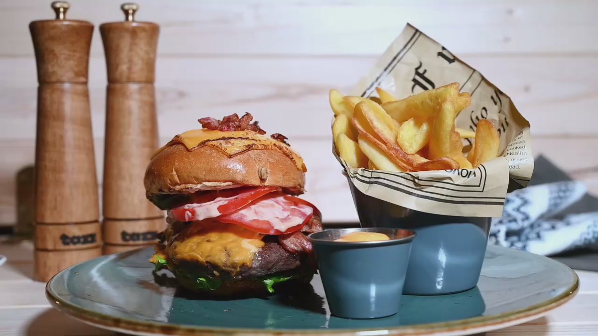 Burger picant si cartofi