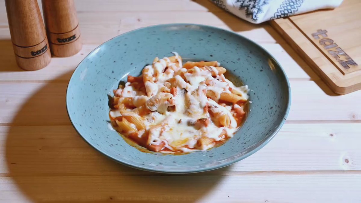 Penne al forno cu bacon