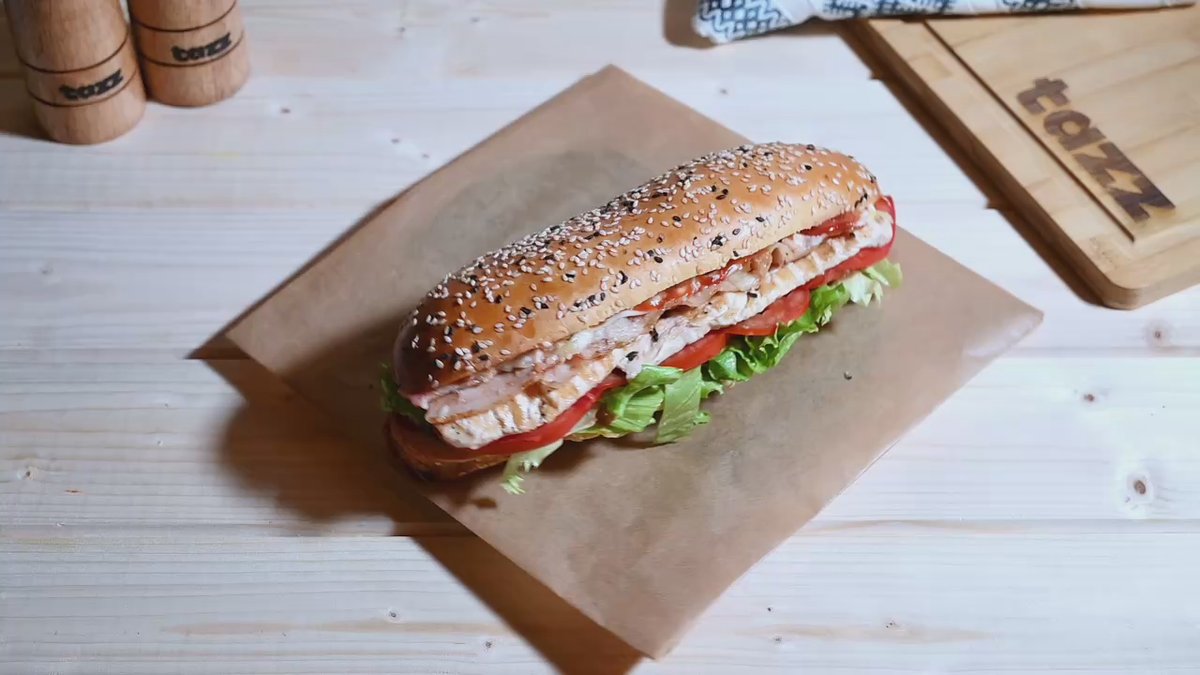 Sandwich cu pui si feta
