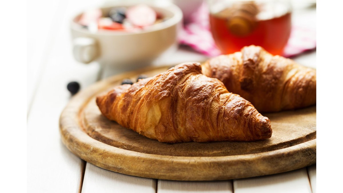 Croissant cu zmeură și cremă de vanilie