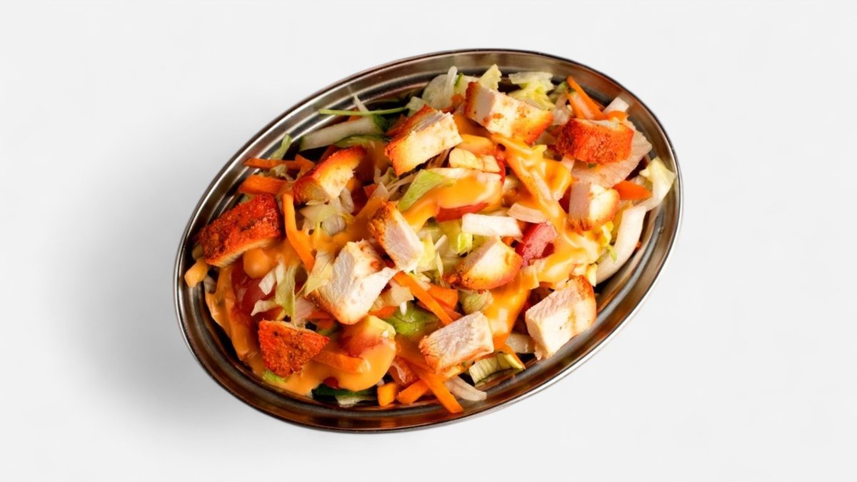 Vegetable salad with grilled chicken