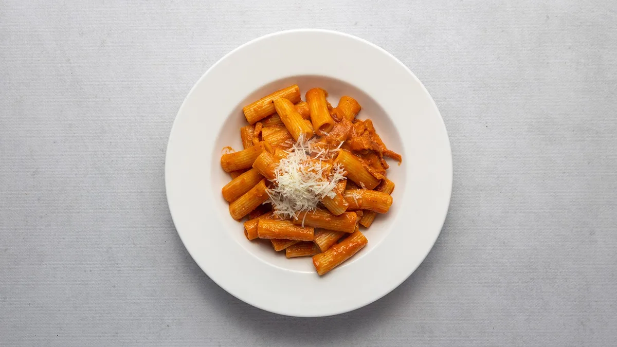 Rigatoni pikantne z wódką i pancettą