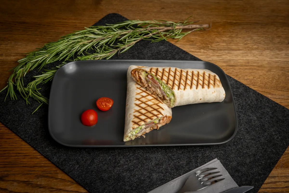 Šavarma od pilećeg mesa (Шаурма с курицей)
