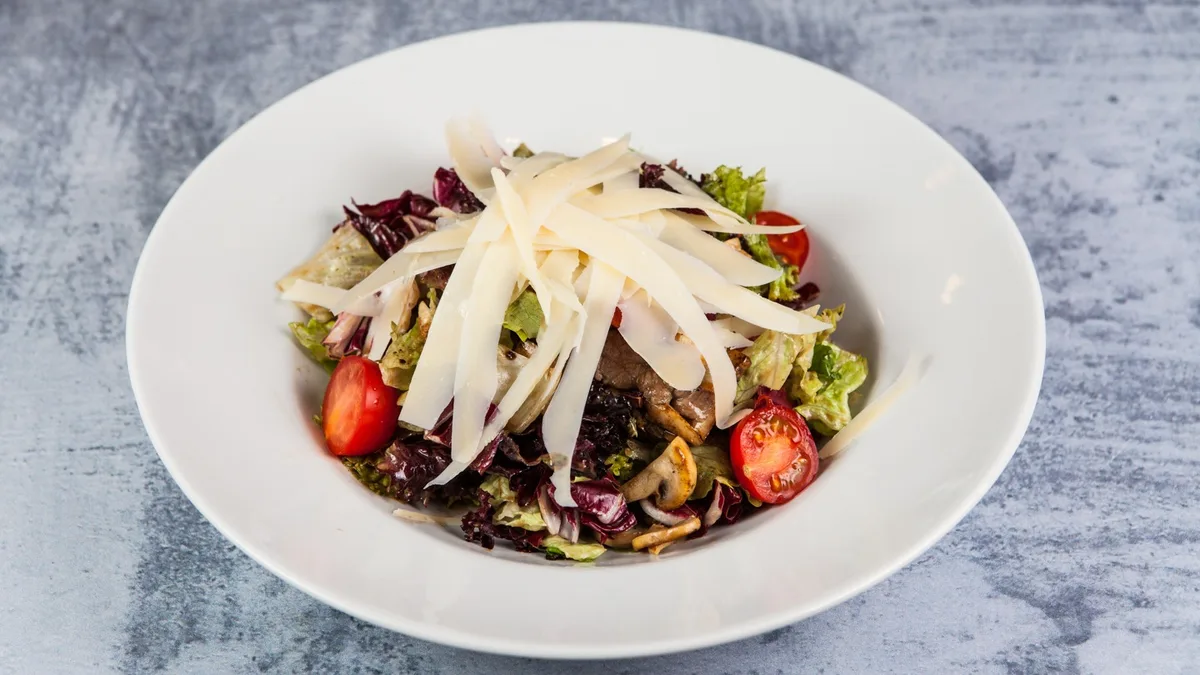 Salata sa biftekom
